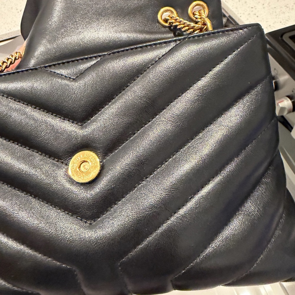 Saint Laurent - Loulou Small Leather Shoulder Bag - Black - Picture 15 of 15